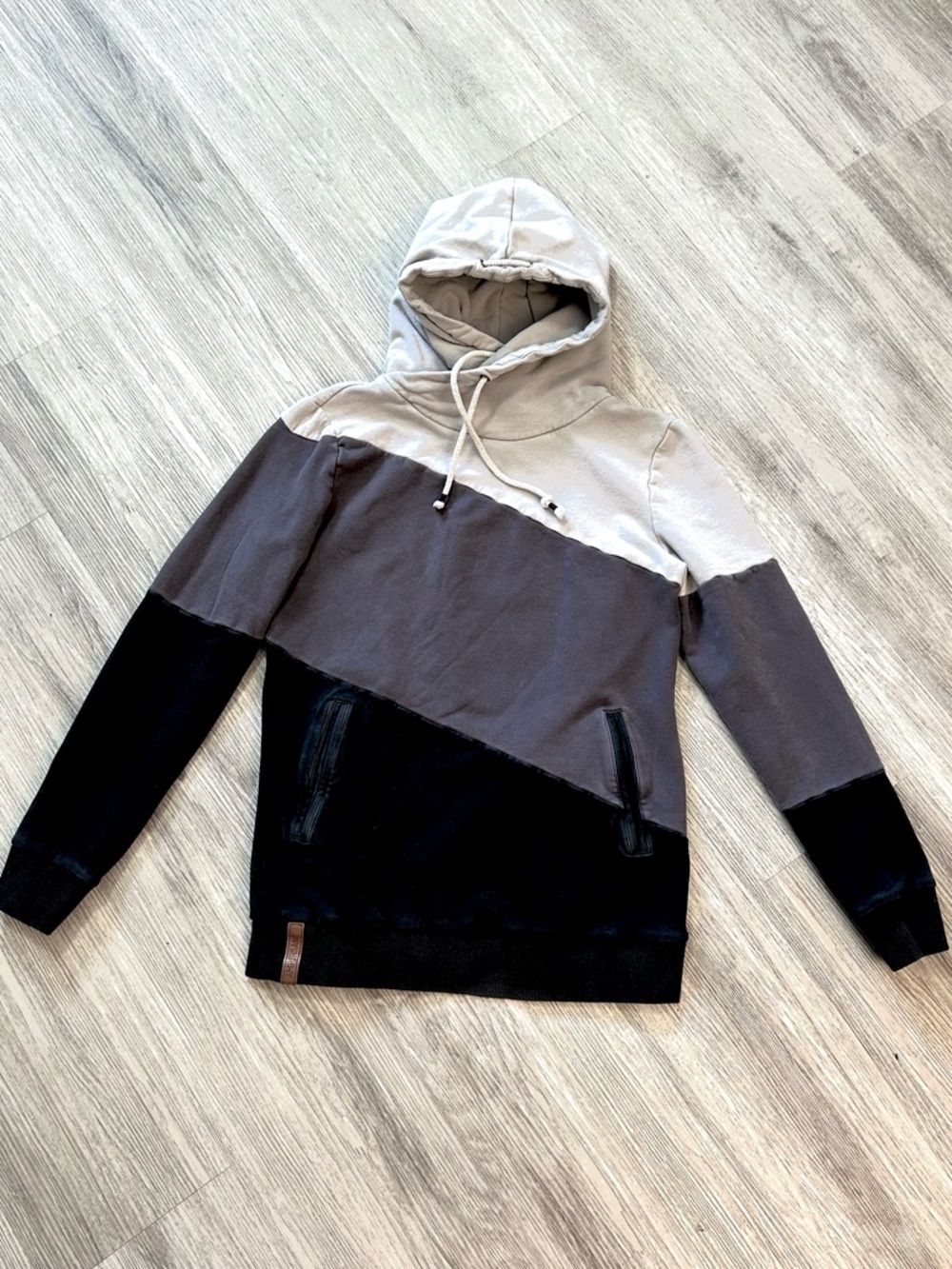 AMPERSAND AVE Women's Tri-Panel Hooded Sweatshirt